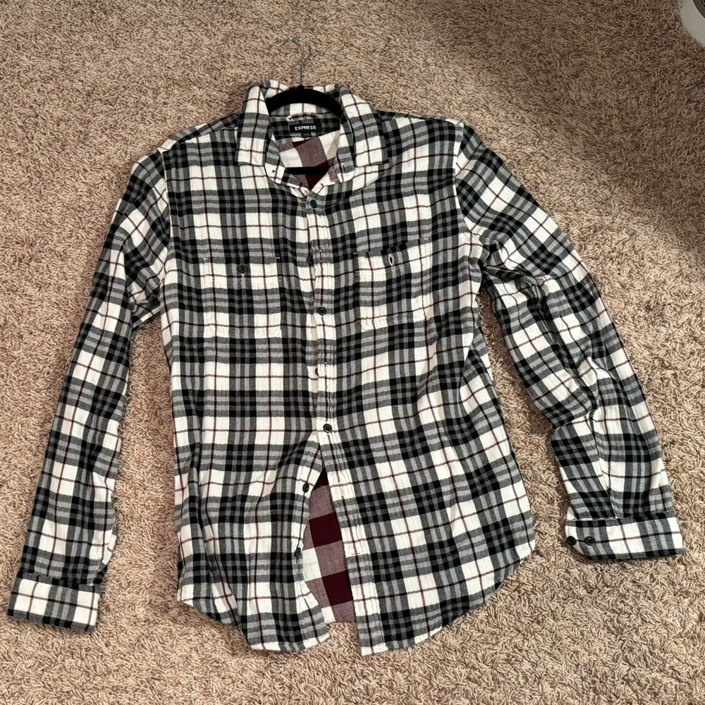 EXPRESS BLACK WHITE RED FLANNEL SIZE LARGE